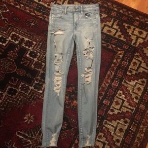 American Eagle high rise jeans. Like new!!💕